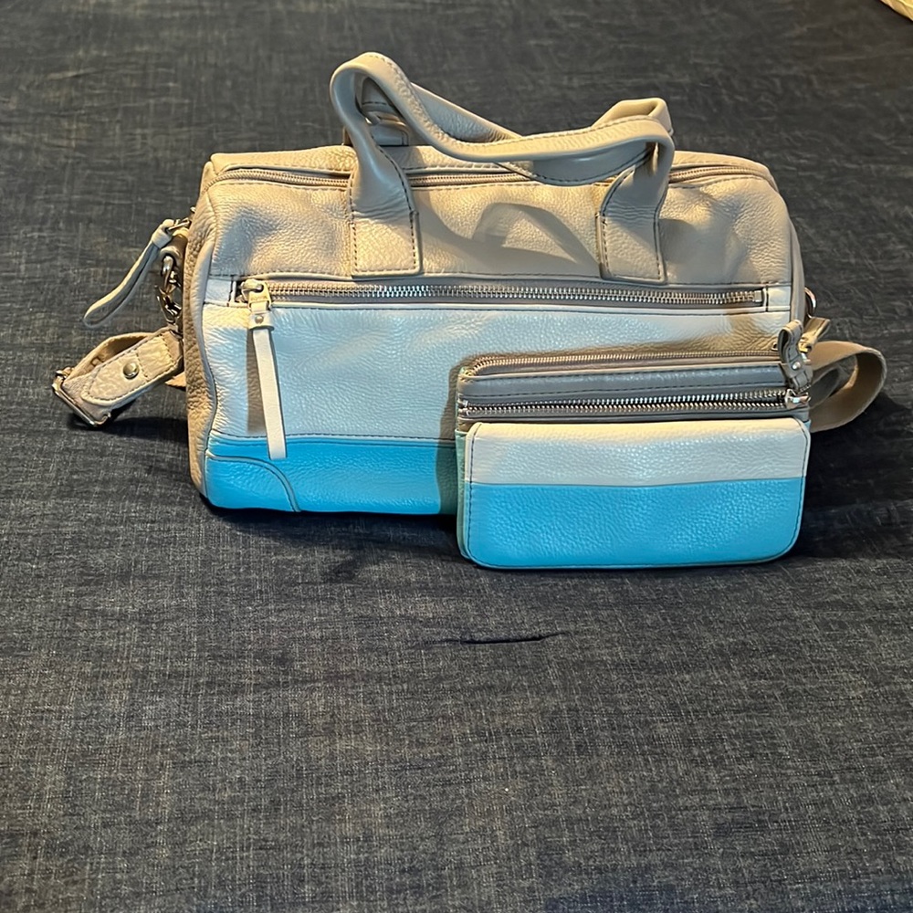 Fossil barrel bag with matching wallet.